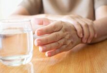 بررسی علل و راهکارهای درمان لرزش سالمندان