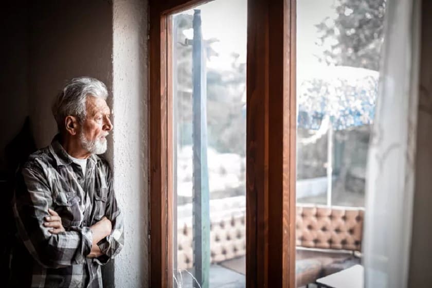 ممکن است سالمند فکر کند محلی که در آن حضور دارد، جایی است که هرگز در آن زندگی نکرده
